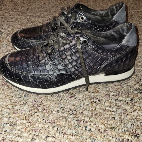 Robert Graham Sneakers - Picture 3 of 5